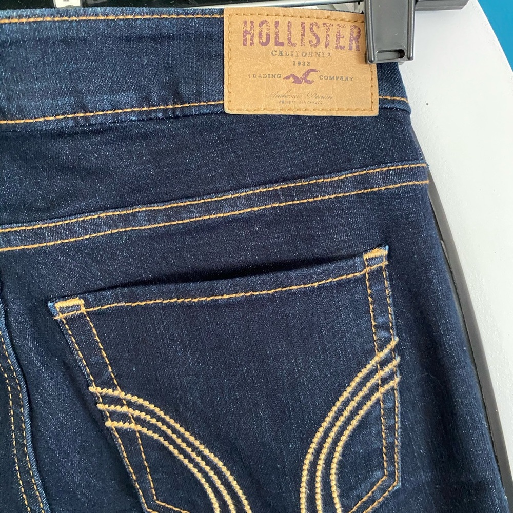 HOLLISTER dark denim jeans